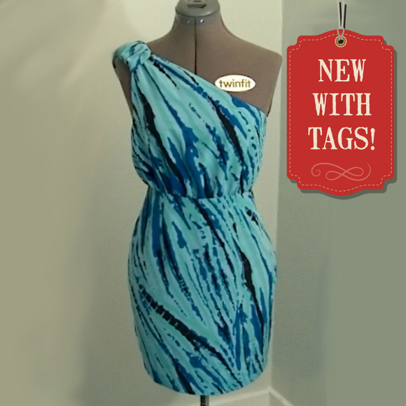 NEW WITH TAGS Saks Fifth Avenue Asymmetrical Dress - Picture 1 of 7